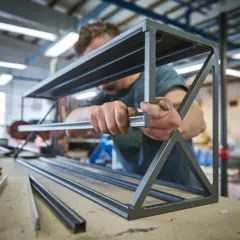 Jak złożyć regał wciskany - proste kroki, które ułatwią montaż